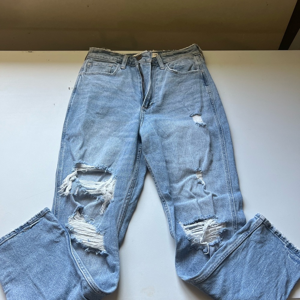 Hollister Curvy Ultra High Ride Mom Jeans